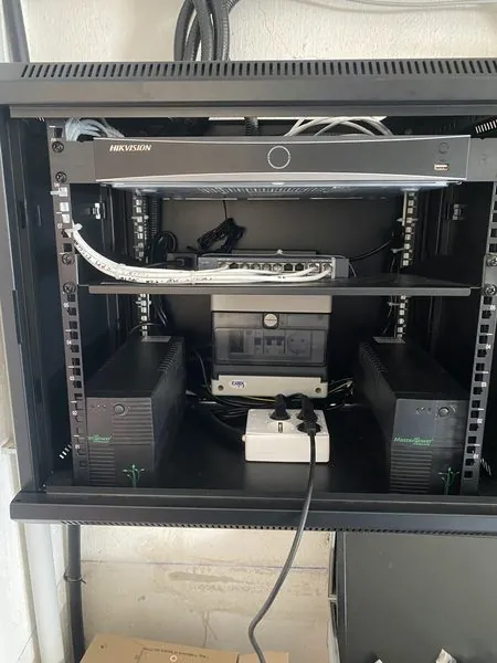 Rack Hikvision instalación profesional